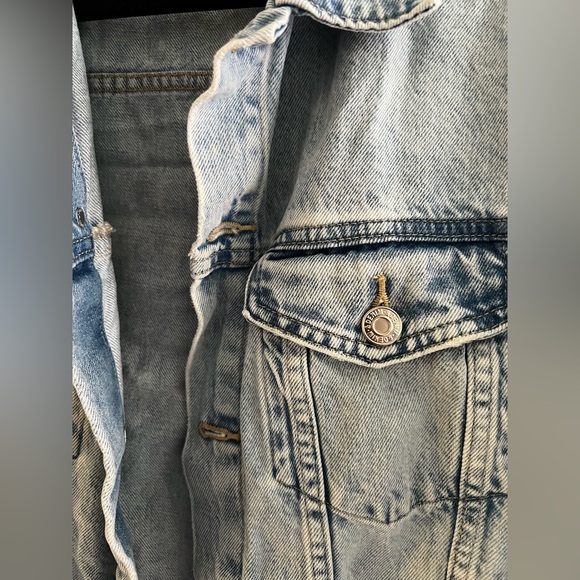 H&M &Denim Light Wash Denim Jacket US 12 Classic Button Front - Picture 2 of 6